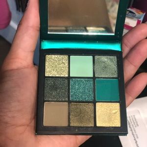 Huda beauty obsessions green palette